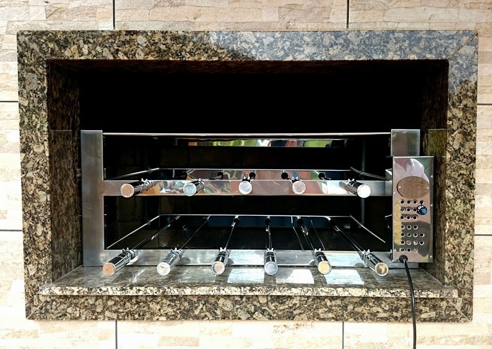 CHURRASQUEIRA GIRATÓRIA 11 ESPETOS INOX COM APOIO EXTRA E CORRENTE DE INOX 