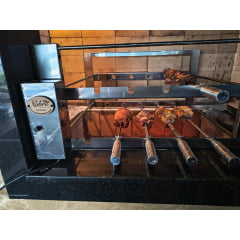 CHURRASQUEIRA ROTATIVA SOB MEDIDA COM 9 ESPETOS (SISTEMA DE CORRENTE)