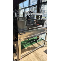 CHURRASQUEIRA PARRILLA INOX 304 150CM COM GRELHA DE ELEVAÇÃO POR VOLANTE COM FORNO E SUPORTE PARA ESPETOS